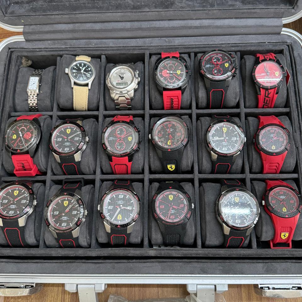 Ferari-duoc-ban-tai-Thelegends.vn (Master of Time) - Luxury Watch