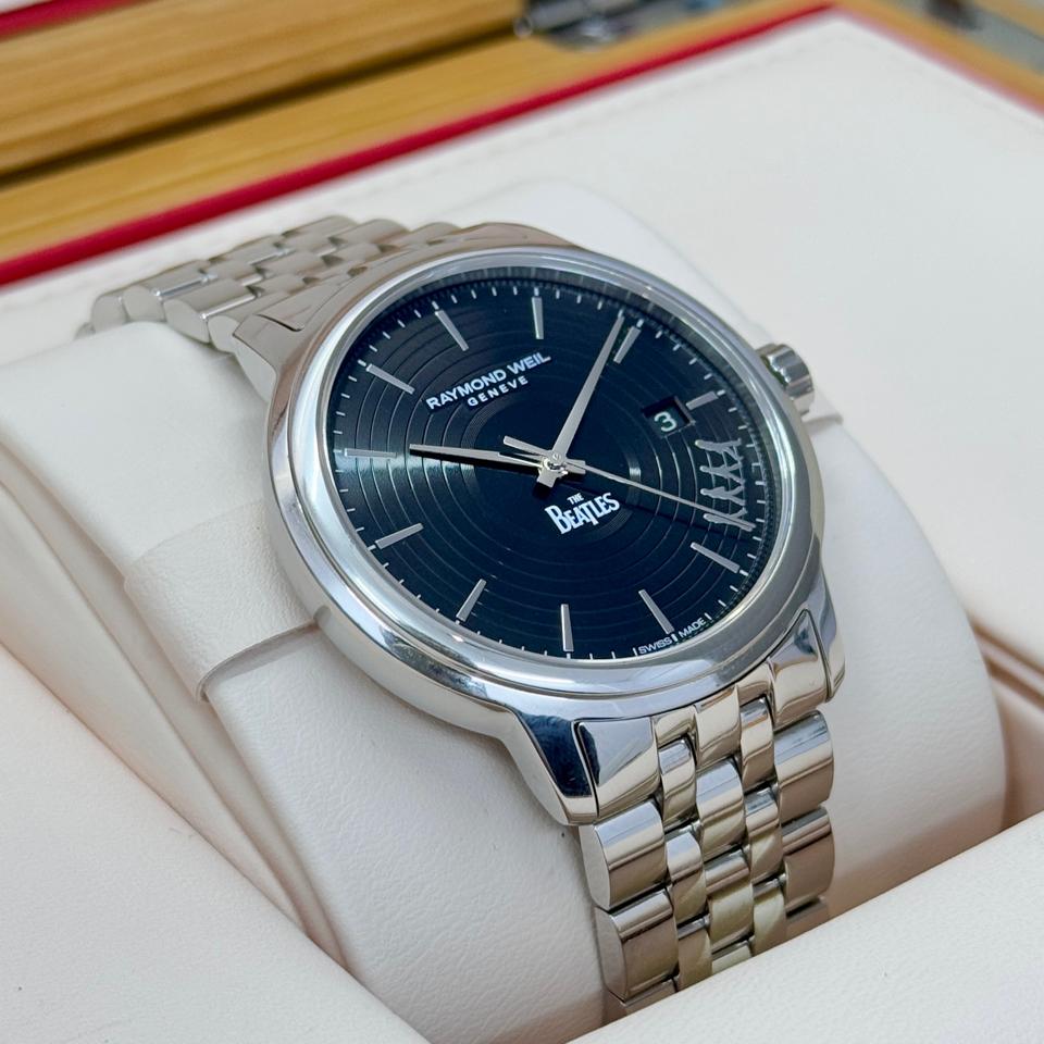 Raymond weil beatle-duoc-ban-tai-Thelegends.vn (Master of Time) - Luxury Watch