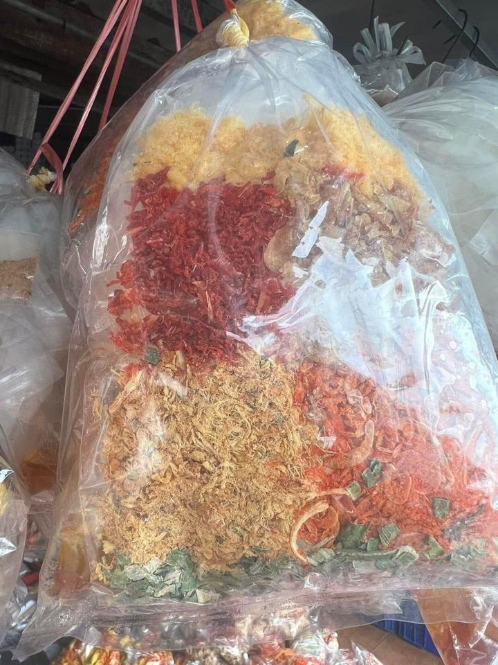 Bánh tráng thập cẩm -duoc-ban-tai-NHÂN VIP COFFEE
