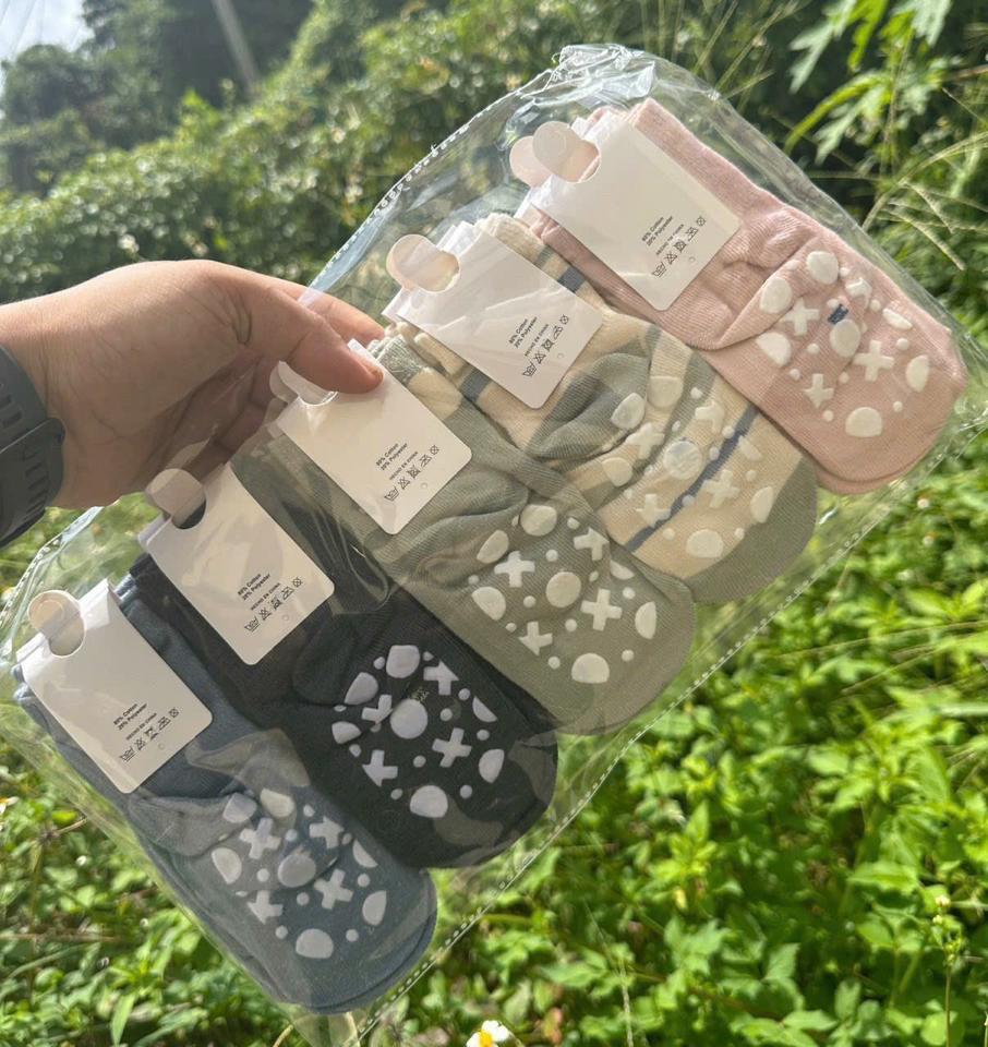Tất chân chống trượt size S-duoc-ban-tai-Thơm Nguyễn