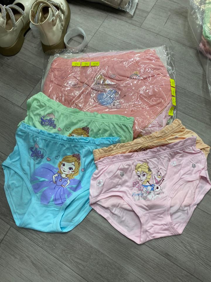 Quần chip chéo bé gái-duoc-ban-tai-Thơm Nguyễn