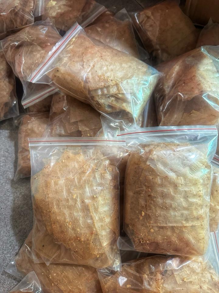 Xike miếng 100G-duoc-ban-tai-Ngoc Vang Banh Trang