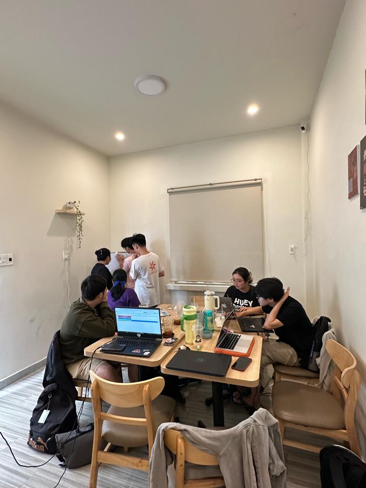 Phòng 20k-duoc-ban-tai-Madam Thương Cafe