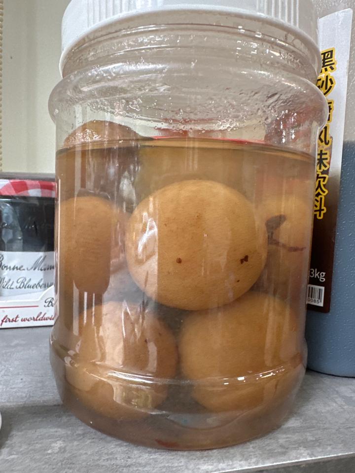 Chanh muối-duoc-ban-tai-Madam Thương Cafe