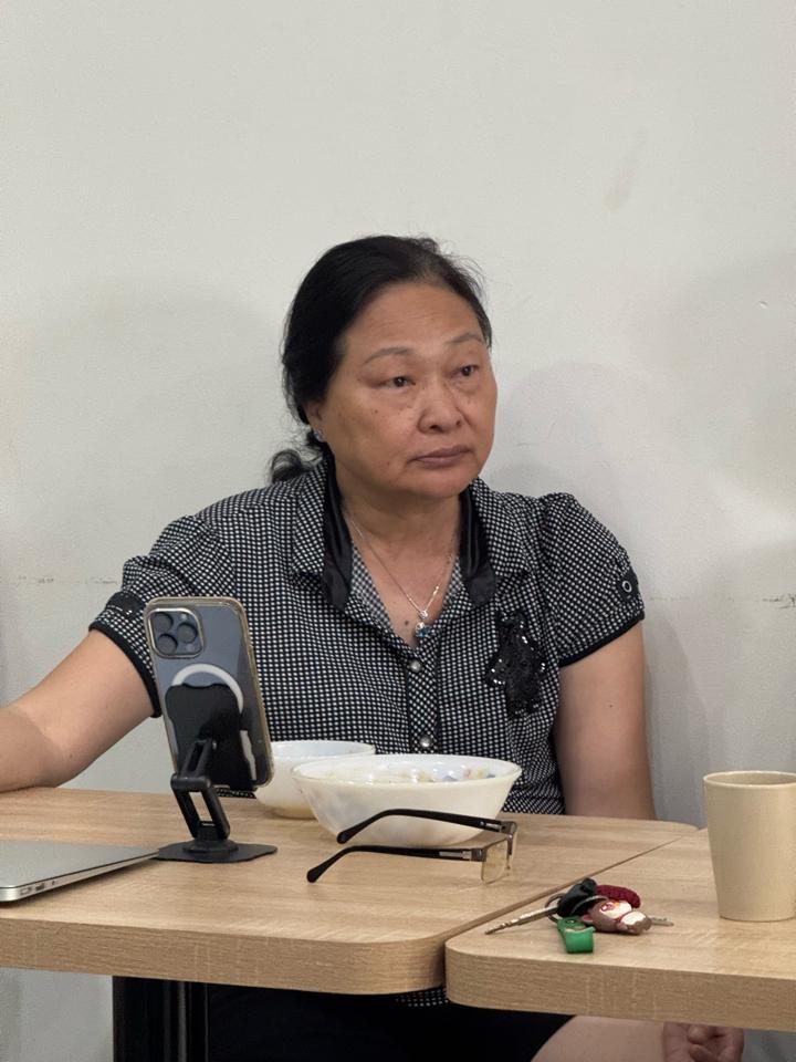 Học madam ko thu-duoc-ban-tai-Madam Thương Cafe