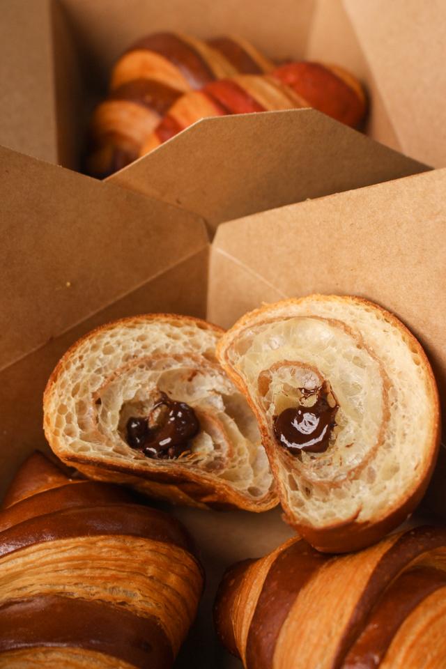 (Kho) Chocolate Croissant 50-duoc-ban-tai-TD Pastry