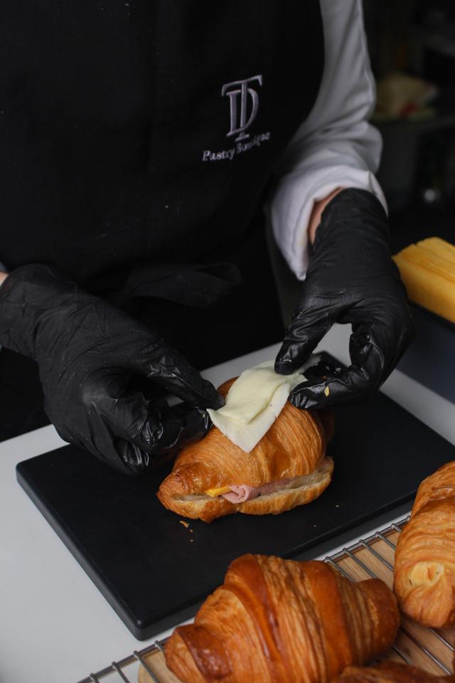 (Kho) Ham and cheese Croissant-duoc-ban-tai-TD Pastry