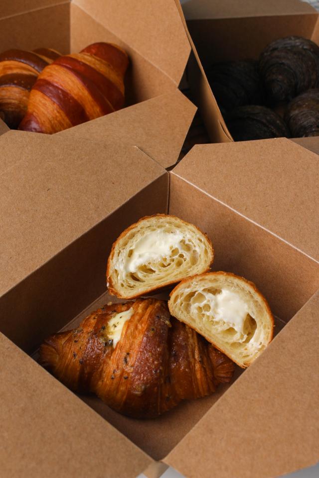 Croissant phô mai bơ tỏi 50g-duoc-ban-tai-TD Pastry
