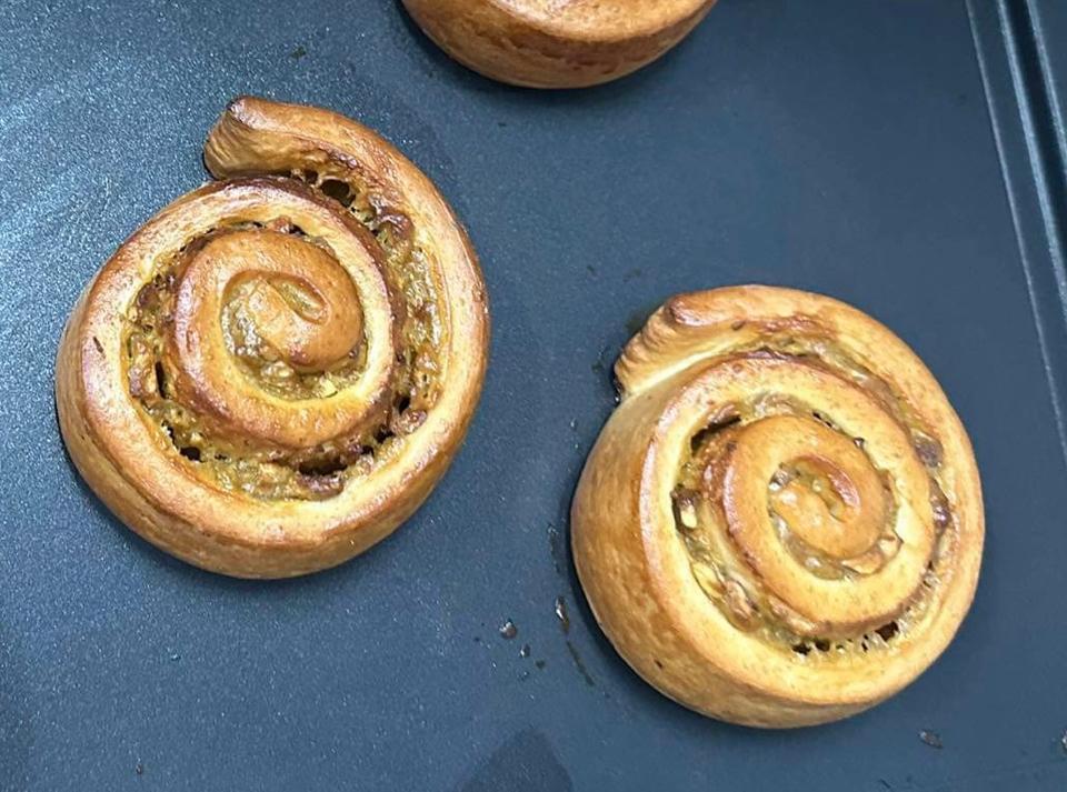 (Kho) Pistachio Roll-duoc-ban-tai-TD Pastry