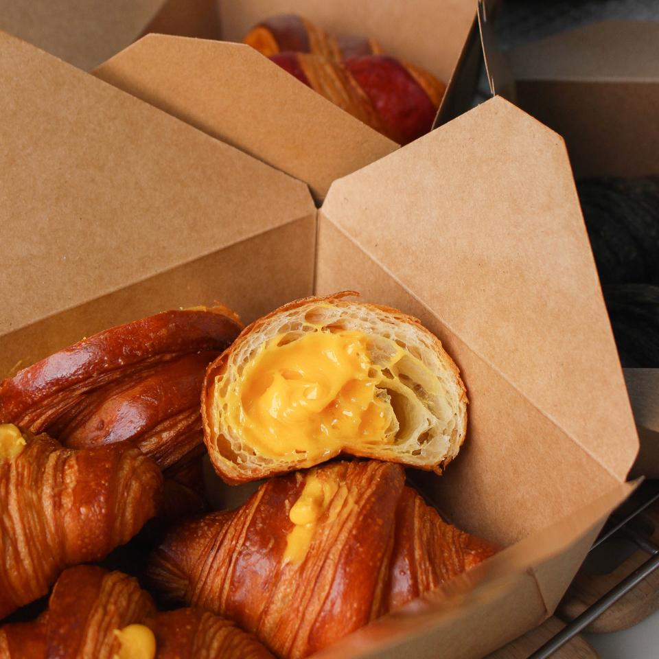 Croissant lava trứng muối 30g-duoc-ban-tai-TD Pastry