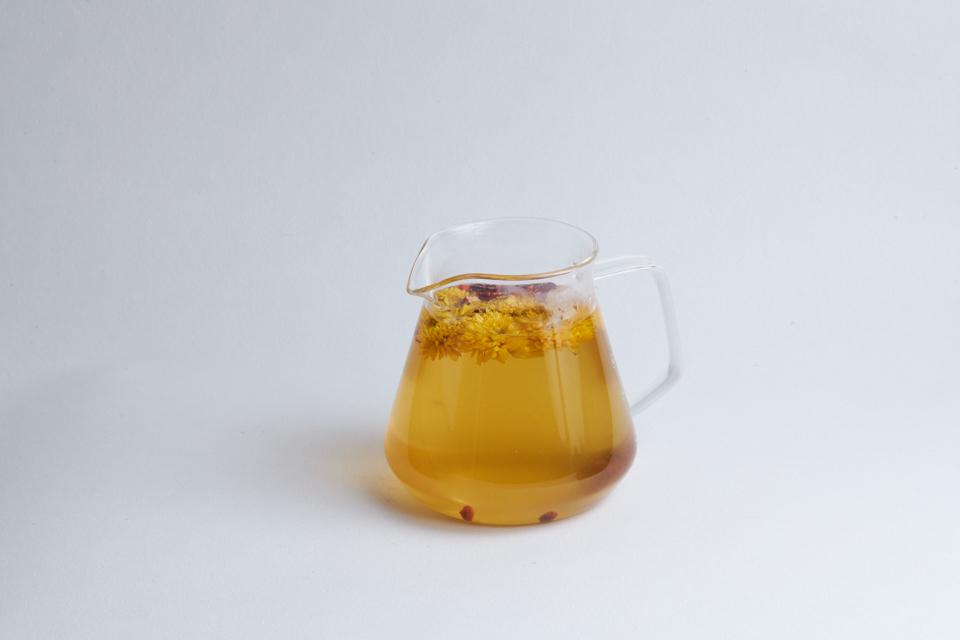 Ấm trà hoa cúc mật ong-duoc-ban-tai-AIS bar