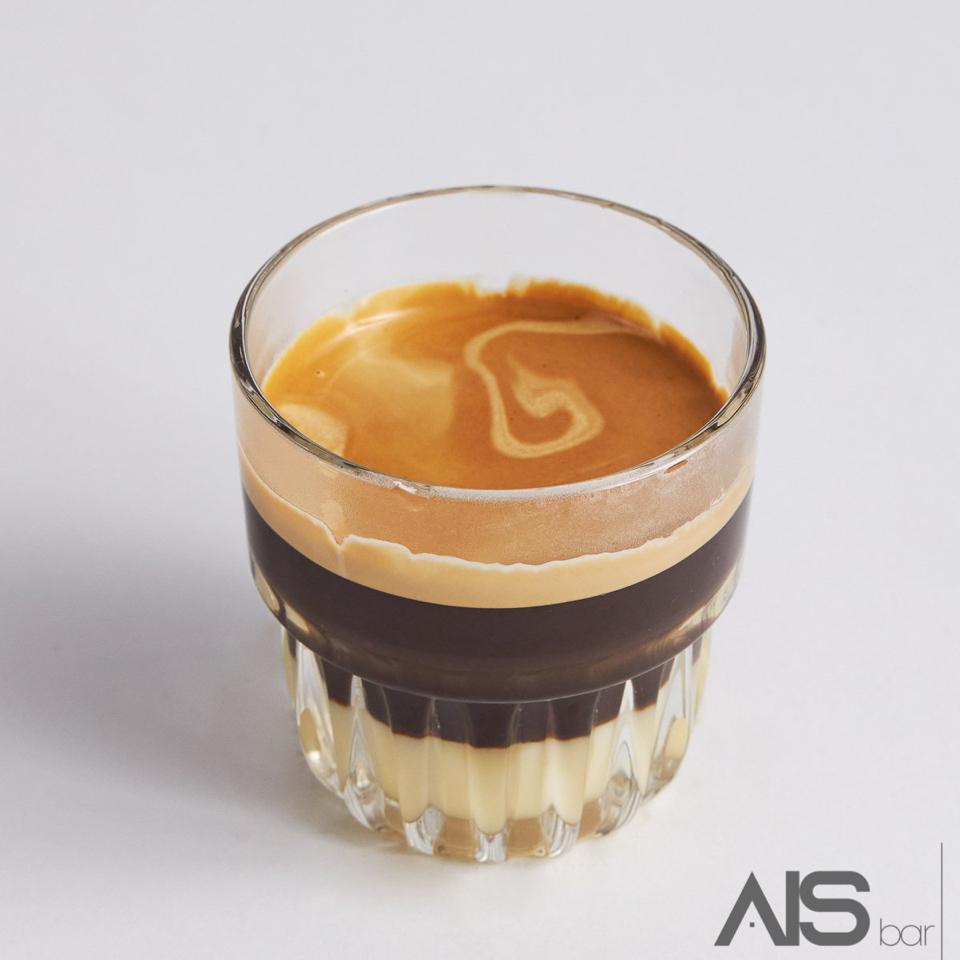 Nâu đá/ nóng-duoc-ban-tai-AIS bar