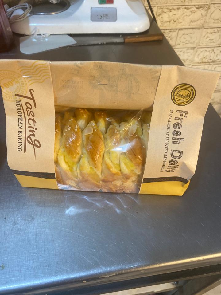 Hoa cúc Sầu Riêng-duoc-ban-tai-Anh Đức BAKERY