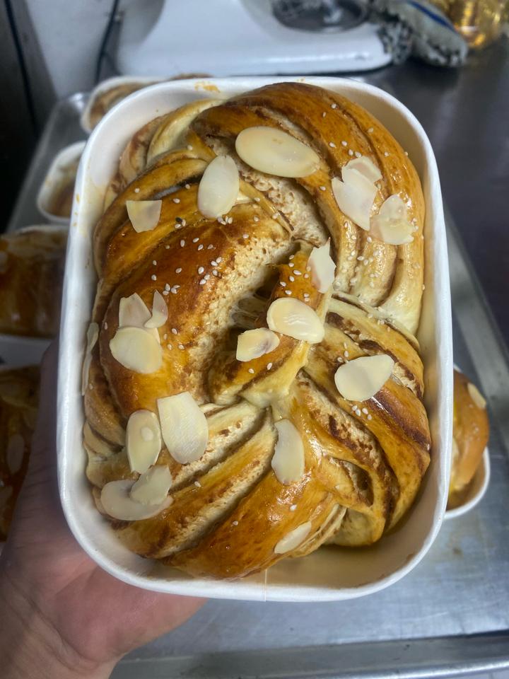 Bánh hoa cúc đậu đỏ-duoc-ban-tai-Anh Đức BAKERY