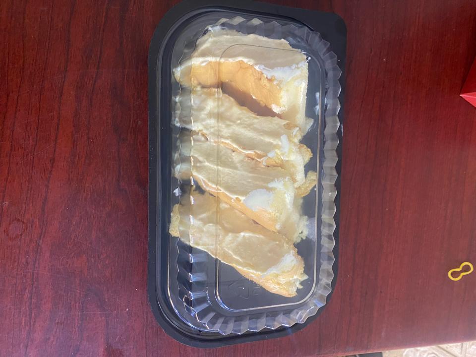 bông lan kem tuyết-duoc-ban-tai-Anh Đức BAKERY