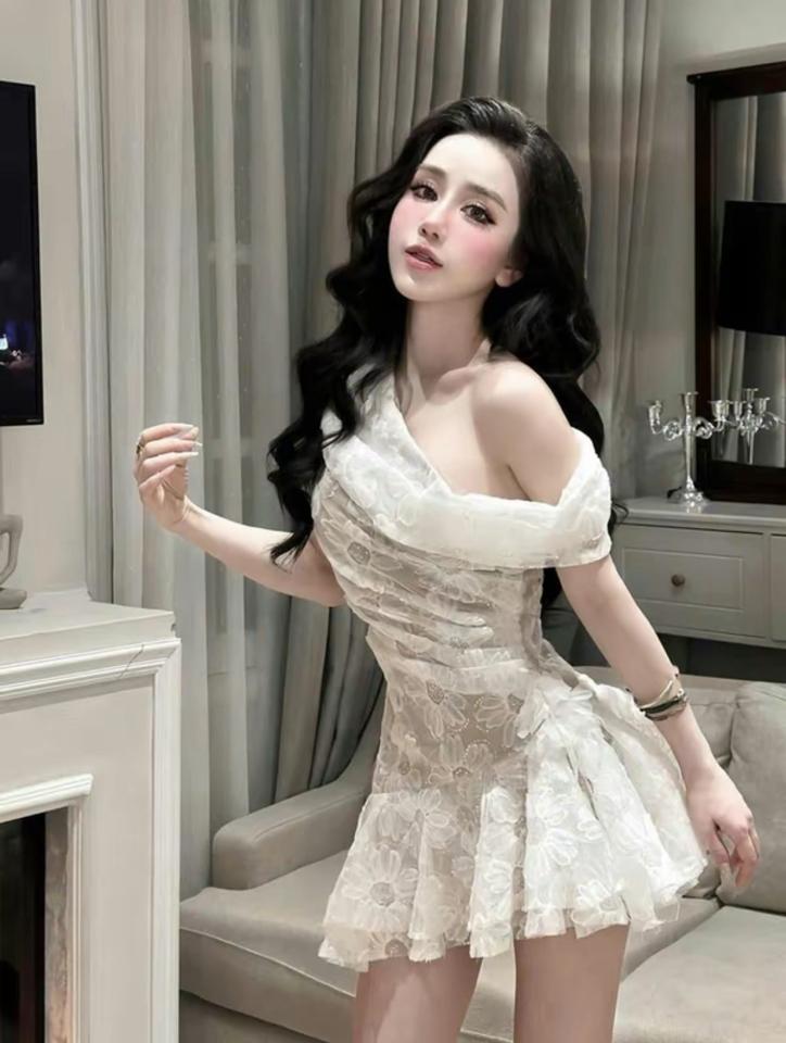 Váy bling lệch-duoc-ban-tai-NhưNhư-Cho Thuê Đồ Áo