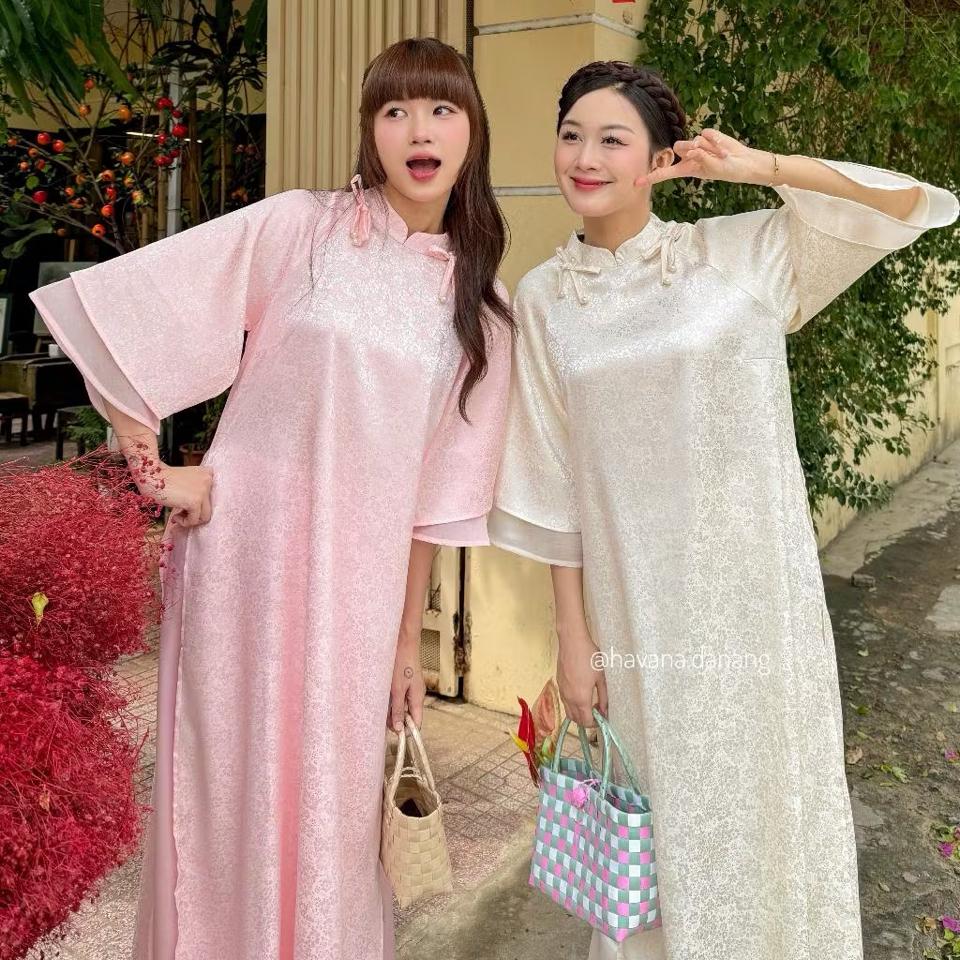 Áo dài lụa fom rộng-duoc-ban-tai-NhưNhư-Cho Thuê Đồ Áo