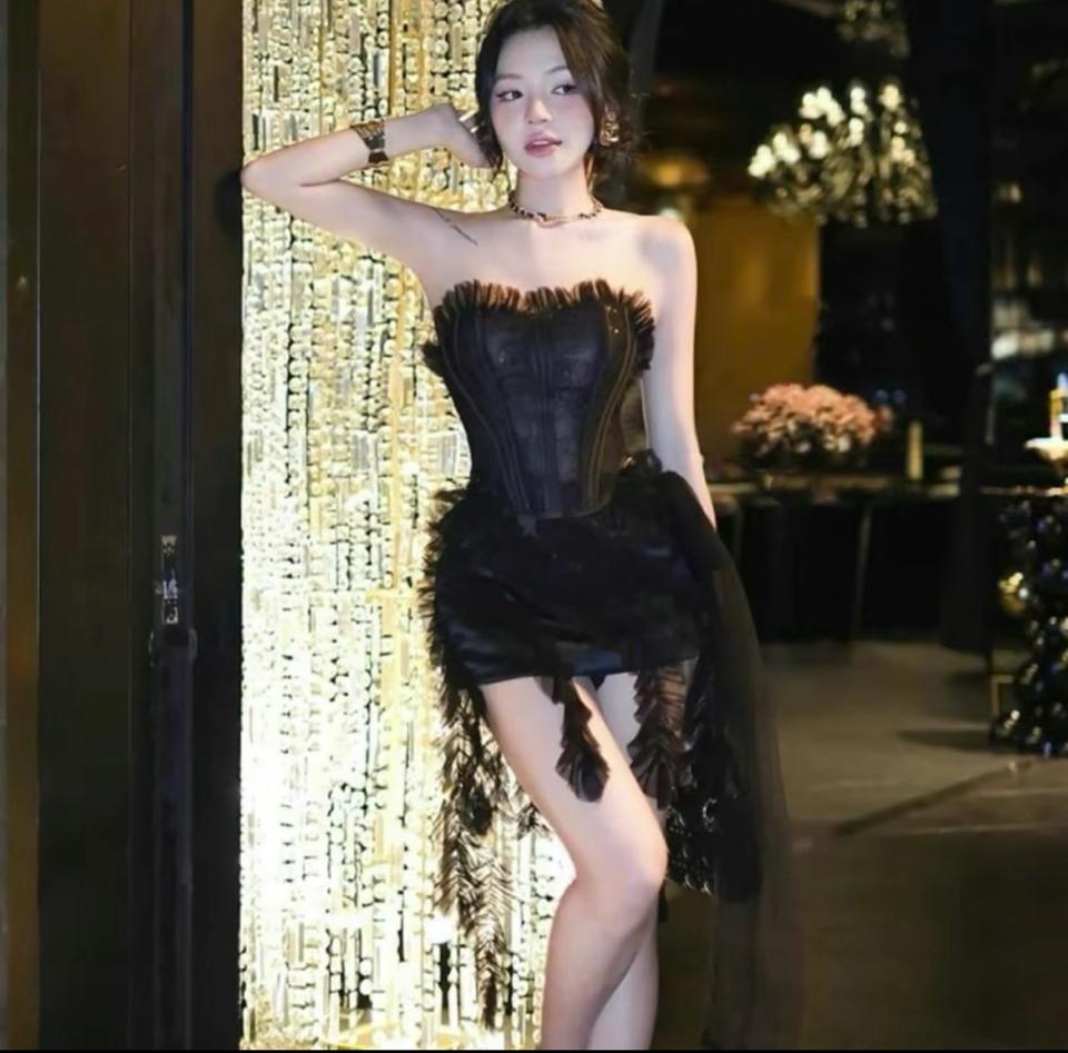 Sét cup đen-duoc-ban-tai-NhưNhư-Cho Thuê Đồ Áo