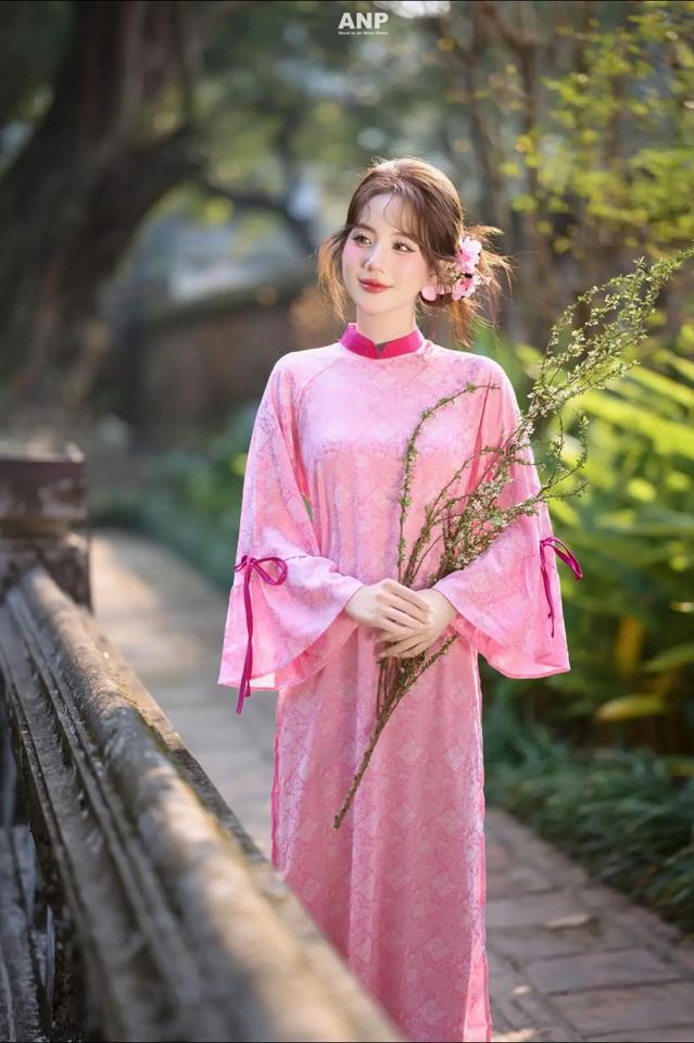 Áo dài lụa hồng-duoc-ban-tai-NhưNhư-Cho Thuê Đồ Áo
