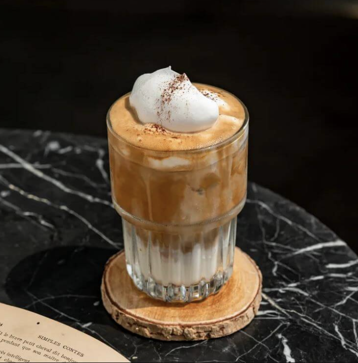 Cà phê muối-duoc-ban-tai-Coffee shop 1989