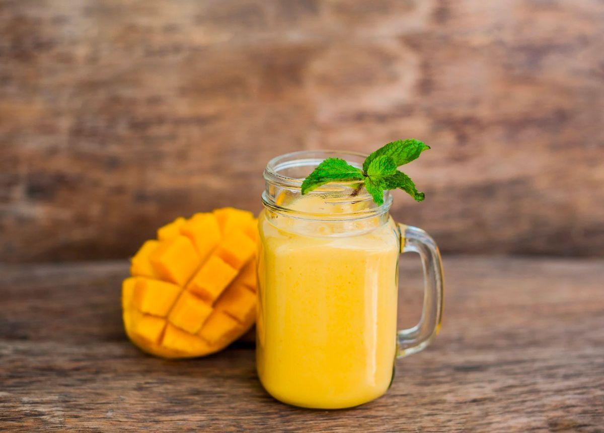 Sinh tố Xoài-duoc-ban-tai-Coffee shop 1989