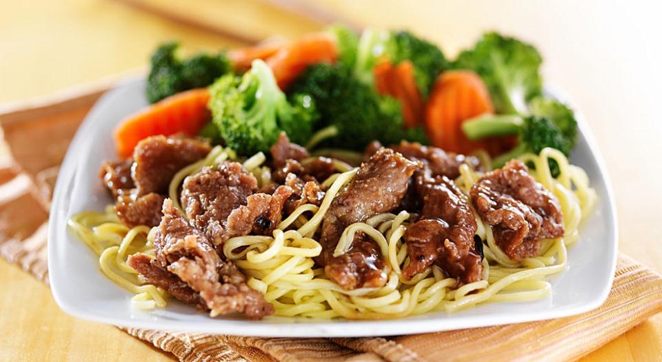 Mì xào bò-duoc-ban-tai-Coffee shop 1989