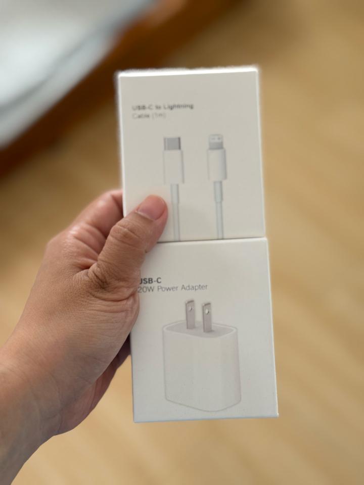 Set cốc sạc và dây C to Lightning cho IPhone -duoc-ban-tai-Tin Tin coffee - Mạch Đông