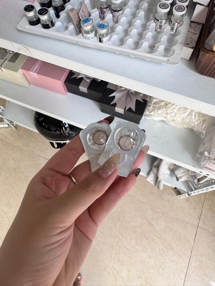 Lens 1 ngày -duoc-ban-tai-Kaye