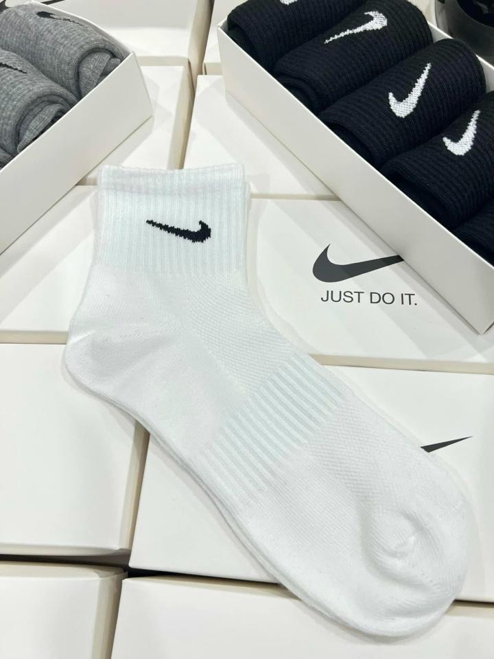 Tất Dệt Thường-duoc-ban-tai-BS Sport