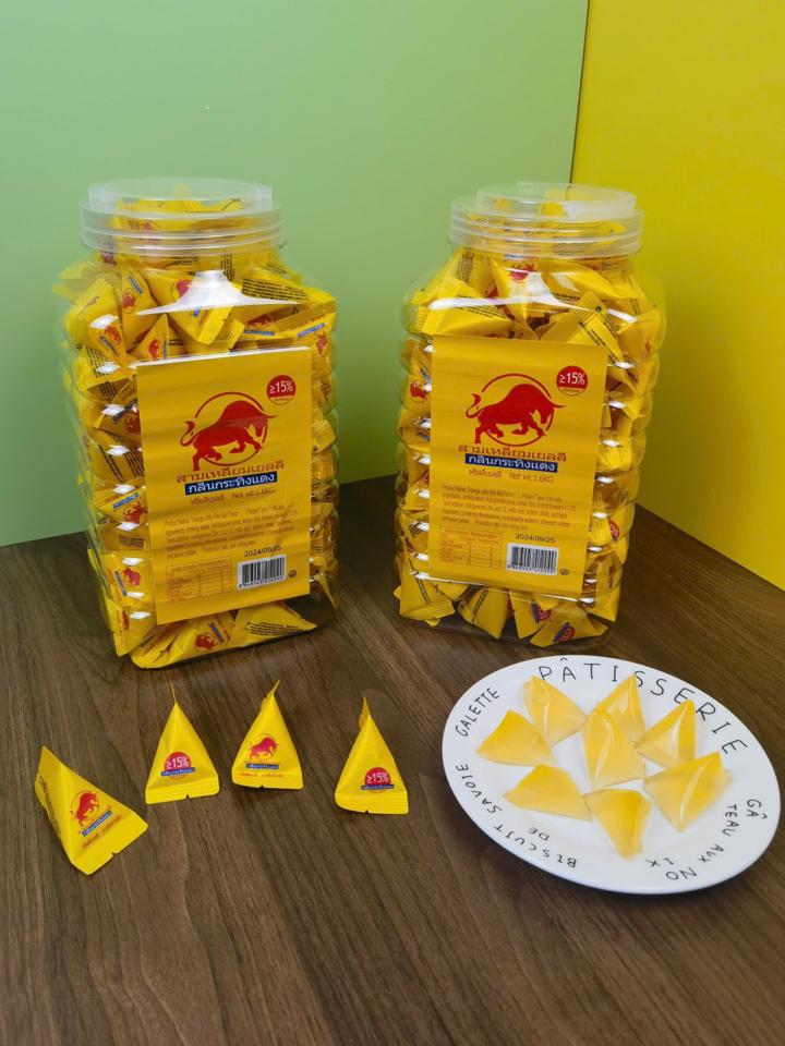 Thạch tam giác bò húc-duoc-ban-tai-Hàng Học Sinh