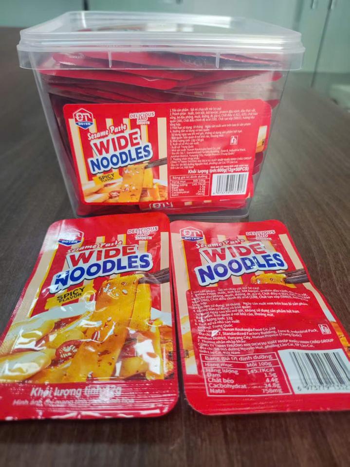 Hộp mỳ xào cay-duoc-ban-tai-Hàng Học Sinh