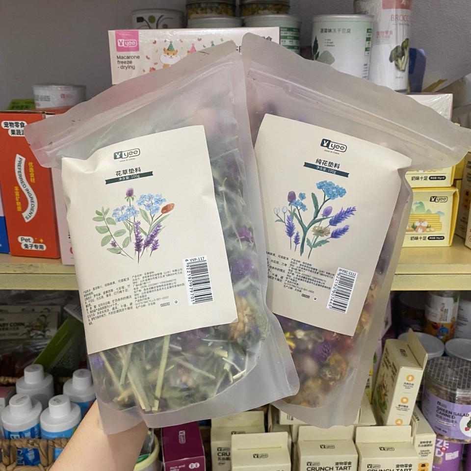 Chiết 25g Cỏ Mix Hoa Rải chuồng Yee-duoc-ban-tai-Nhian Pet Shop