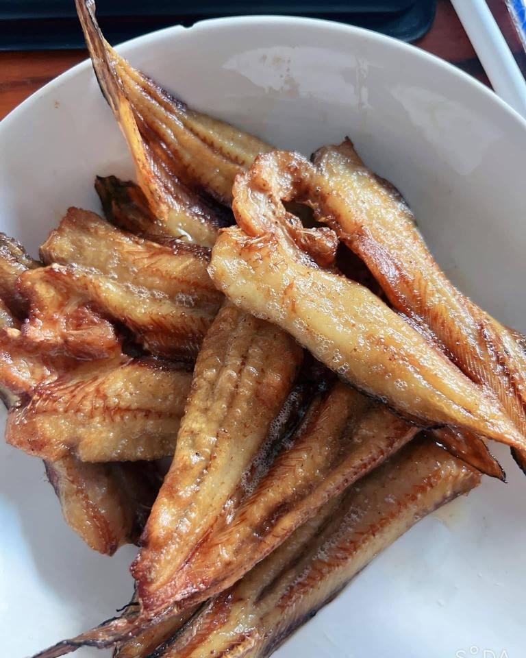 Khô cá ngát 1 nắng-duoc-ban-tai-Lâm hiên đức