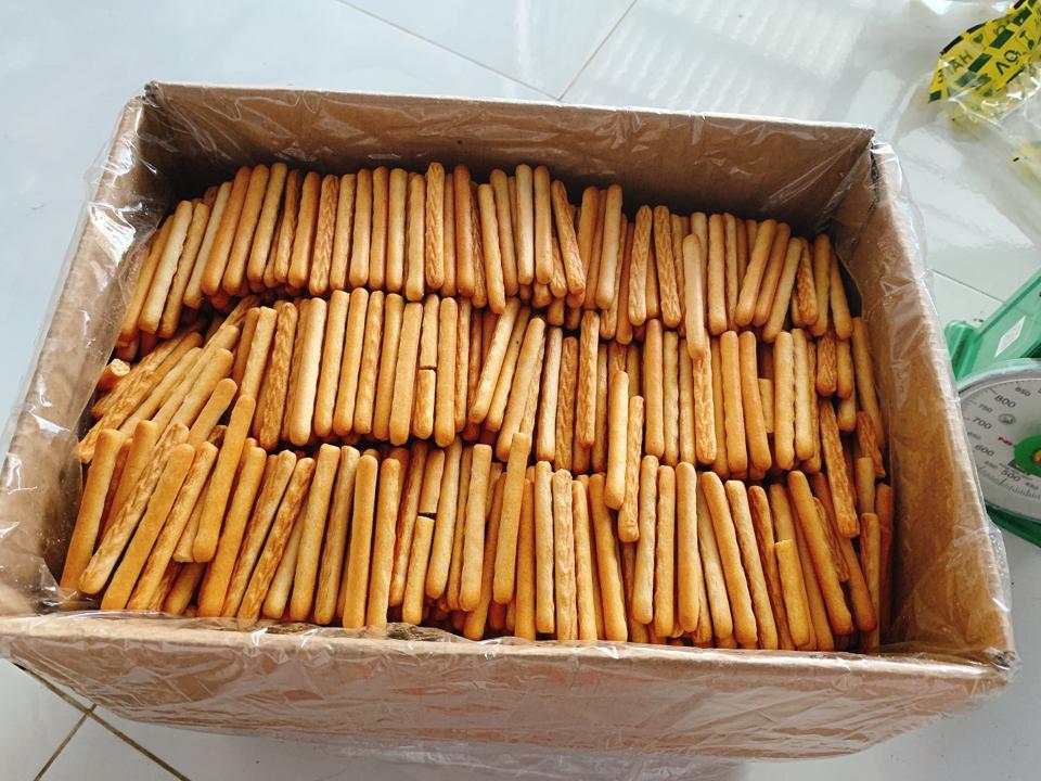☘️ Bánh đũa bơ sữa 300gr-duoc-ban-tai-Hoàng Hoa _ Kho sỉ ăn vặt Bình Dương