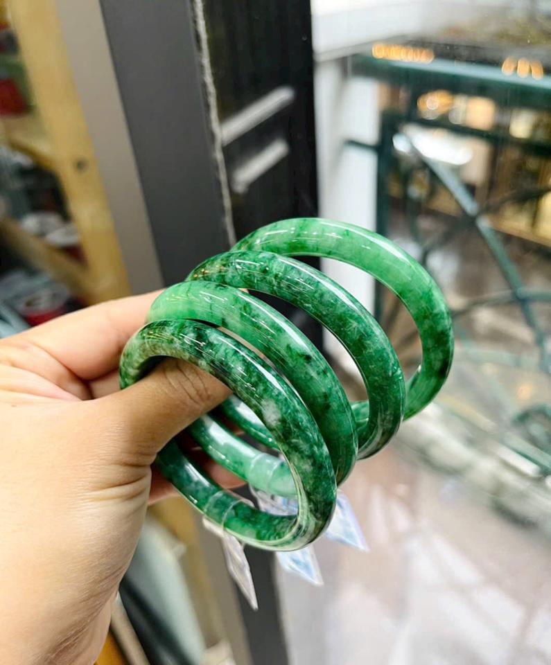 VÒNG NGỌC JADE TYPEA+ XANH ĐIỂM LÝ NITAY 57-duoc-ban-tai-DIỆP MY PHONG THỦY TÂM LINH
