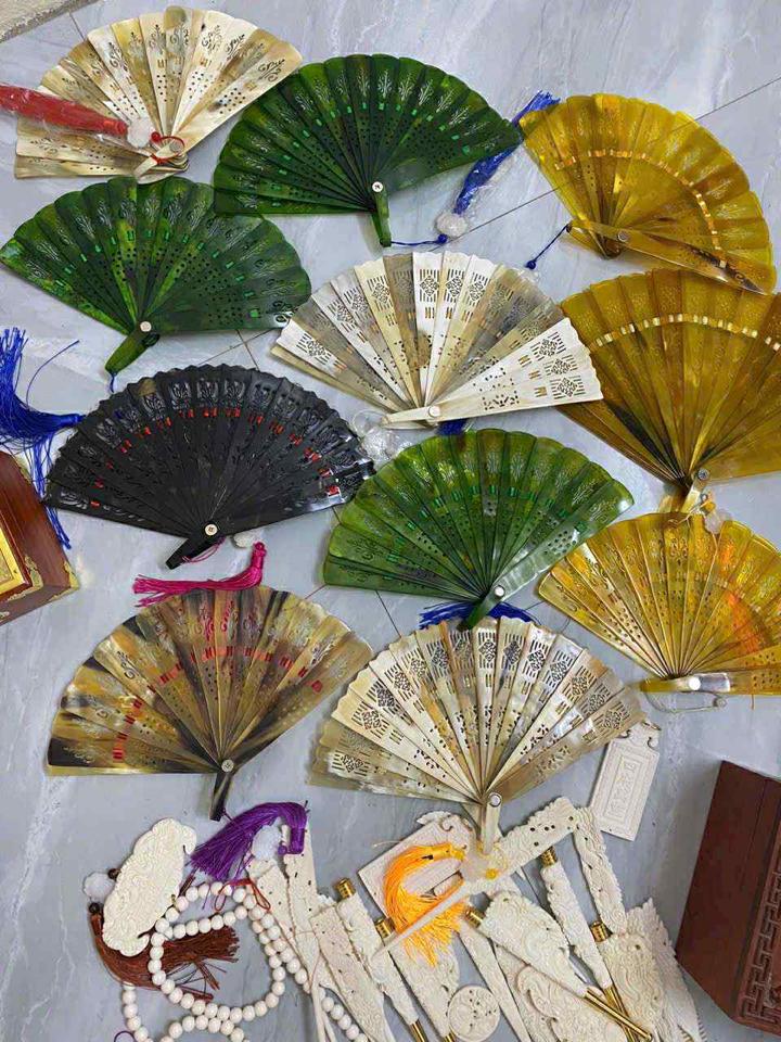 QUẠT SỪNG ĐỦ MÀU SZ15cm-duoc-ban-tai-DIỆP MY PHONG THỦY TÂM LINH