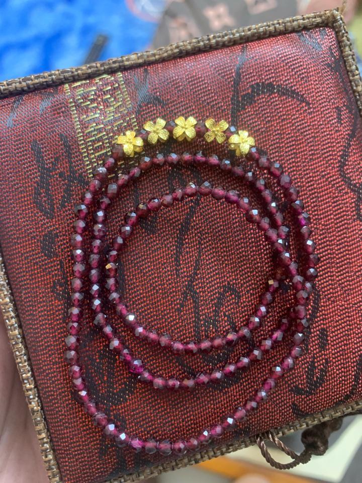 CHUỖI GARNET NHÍ MIX CHARM VÀNG 10k-duoc-ban-tai-DIỆP MY PHONG THỦY TÂM LINH