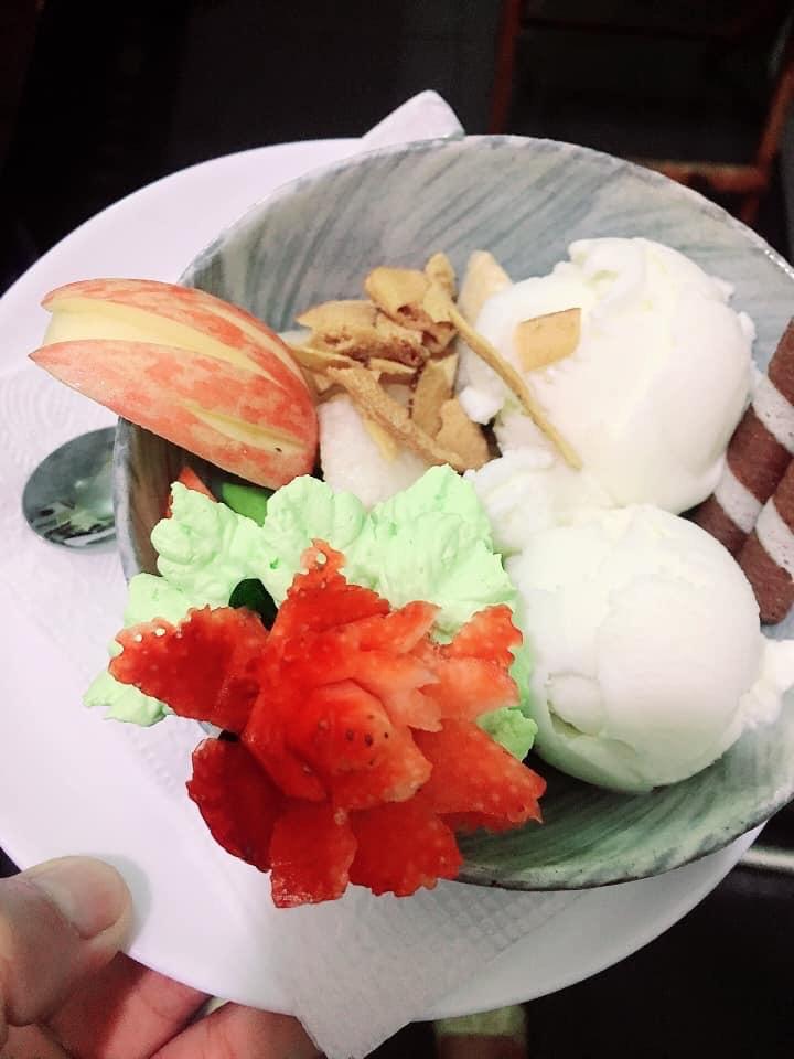 Kem Dừa-duoc-ban-tai-Kem Thái Lan Mingo