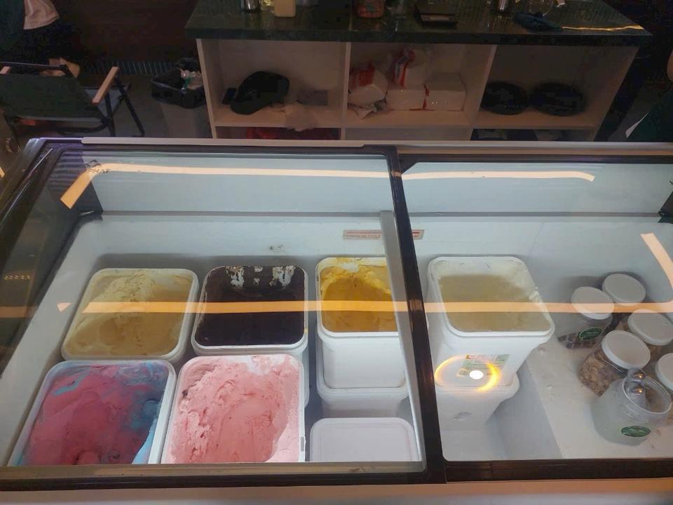 Kem Dừa-duoc-ban-tai-Kem Thái Lan Mingo