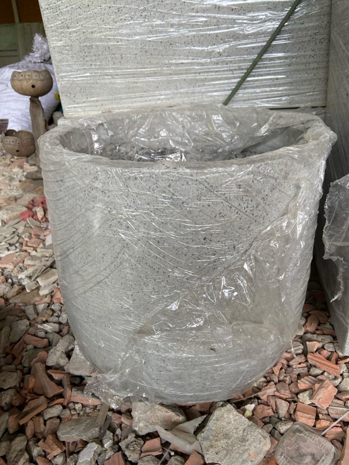 Chậu xi măng xám tròn bầu đáy-duoc-ban-tai-Nam Kim Garden