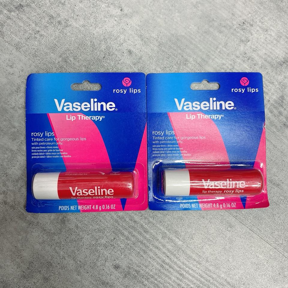 Son Dưỡng Vaseline Dạng Thỏi-duoc-ban-tai-Hoàng Lan - Mỹ Phẩm Chính Hãng