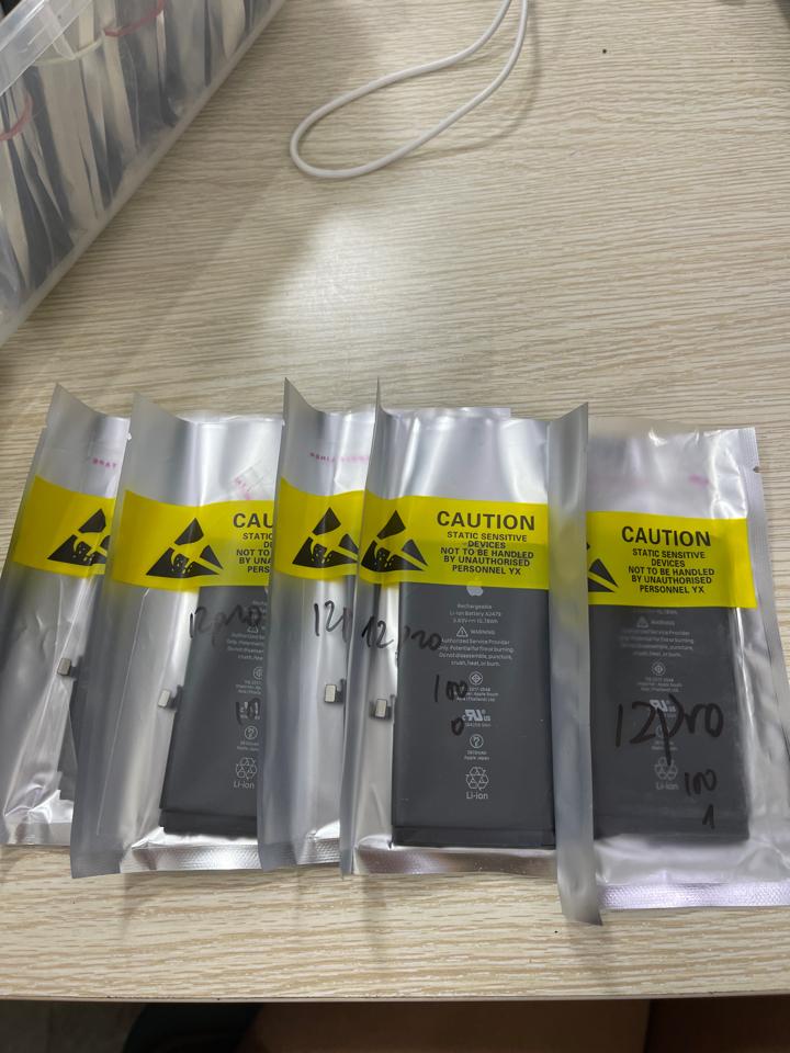 Pin 12-12pro 100%-duoc-ban-tai-Hoàng Hồng Điện.Thoại