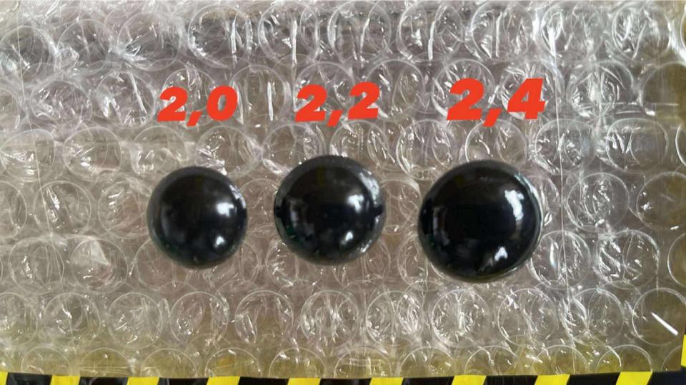 Mắt thú đen-duoc-ban-tai-Phạm Thuỳ Linh