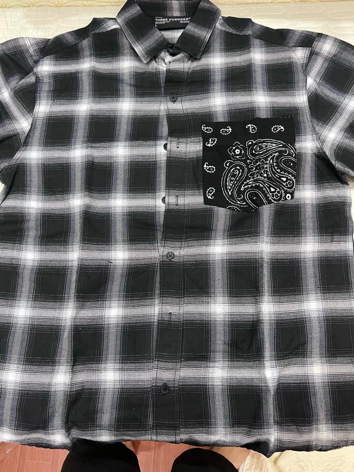 Áo sơ mi caro đen trắng có túi hình hoa-duoc-ban-tai-X Vape House