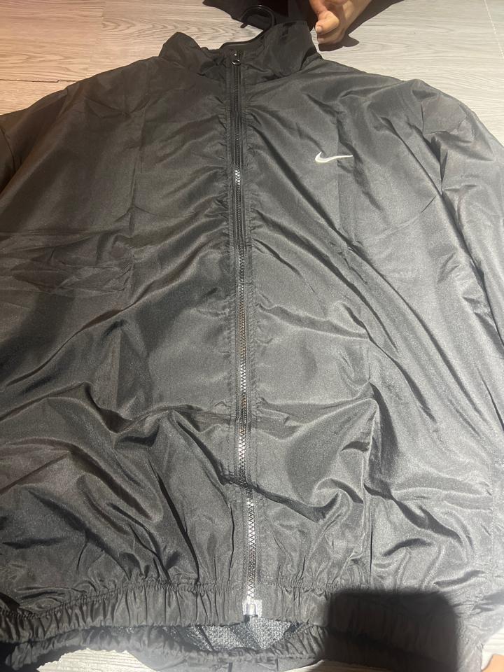 Khoác dù nike đen logo trắng-duoc-ban-tai-Bent Luxury Thủ Dầu Một