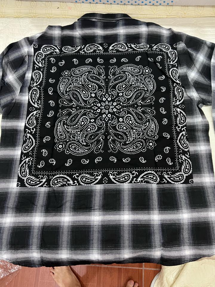 Áo sơ mi caro đen trắng có túi hình hoa-duoc-ban-tai-X Vape House
