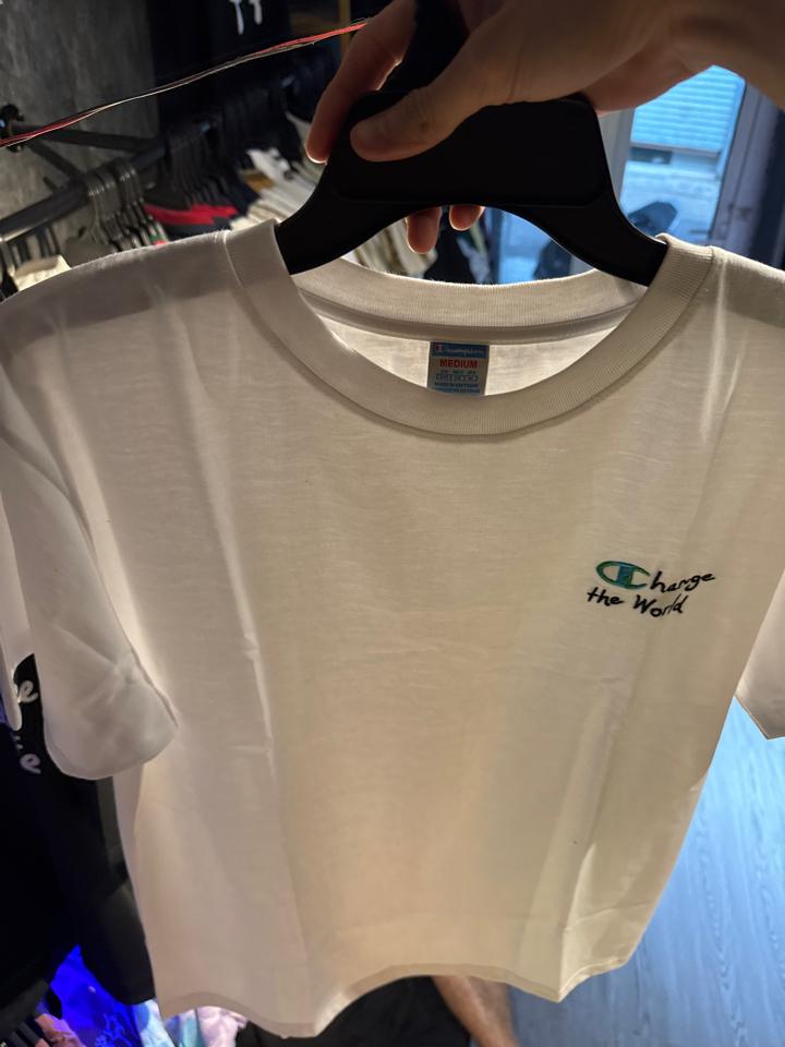 Tee cham pion trắng logo nhỏ-duoc-ban-tai-Bent Luxury Thủ Dầu Một