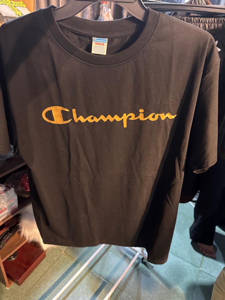 Tee đen champion logo vàng-duoc-ban-tai-Bent Luxury Tân Uyên