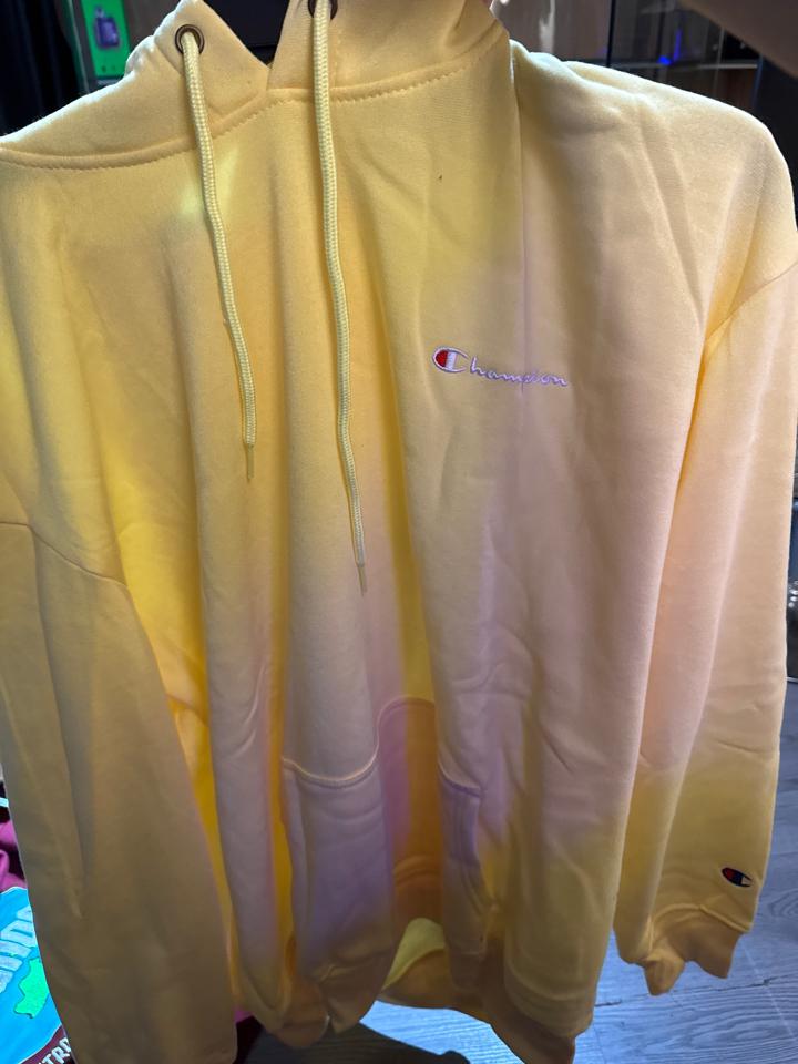 Hoodie Champion vàng nhạt-duoc-ban-tai-Bent Luxury Thủ Dầu Một