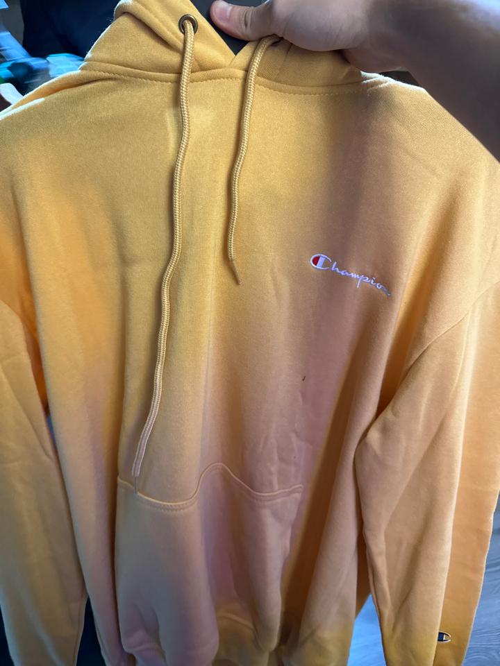 Hoodie champion vàng đậm-duoc-ban-tai-Bent Luxury Thủ Dầu Một